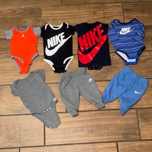 Nike Baby Boy Onesie & pants bundle size 3-6months - Picture 1 of 4